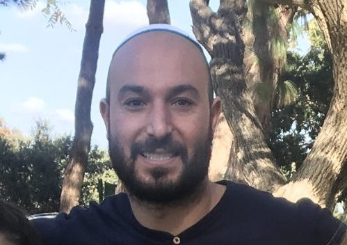אסי חדד. כספים